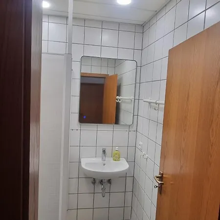 Doppelbett - Gaestezimmer - No 40 - 11min Von Giessen 8,4km In Fernwald-steinbach *
