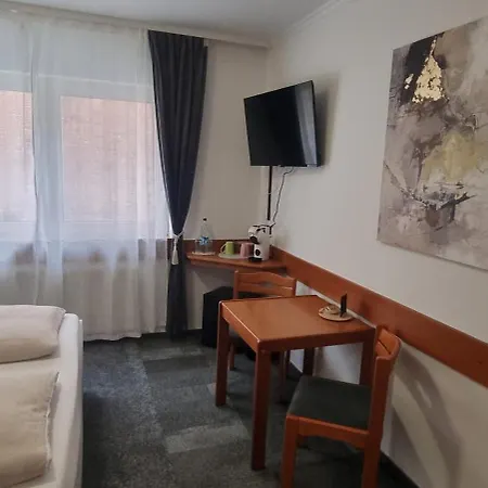 Проживание в семье Doppelbett - Gaestezimmer - No 40 - 11min Von Giessen 8,4km In Fernwald-steinbach