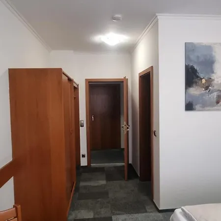 Doppelbett - Gaestezimmer - No 40 - 11min Von Giessen 8,4km In Fernwald-steinbach